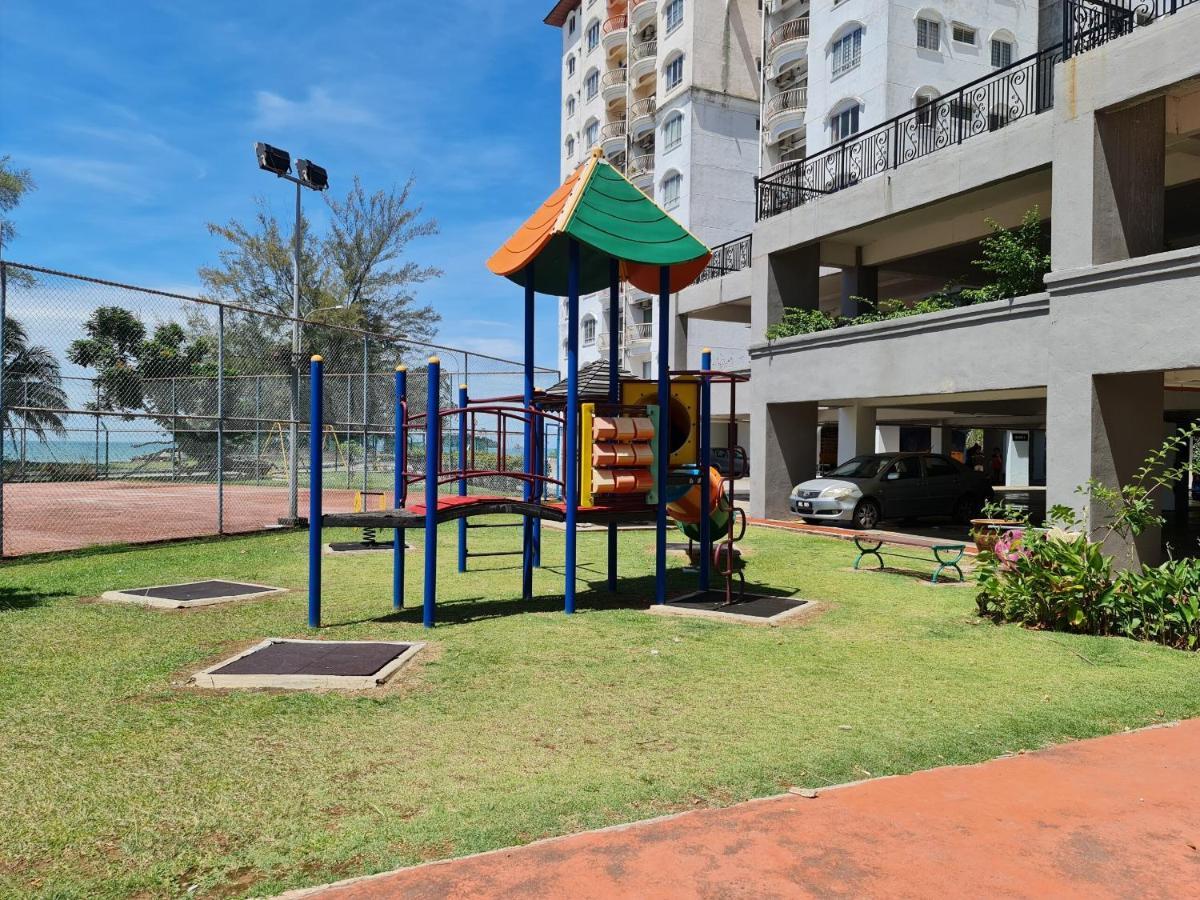 Sunshine Bay Resort Port Dickson Exterior foto